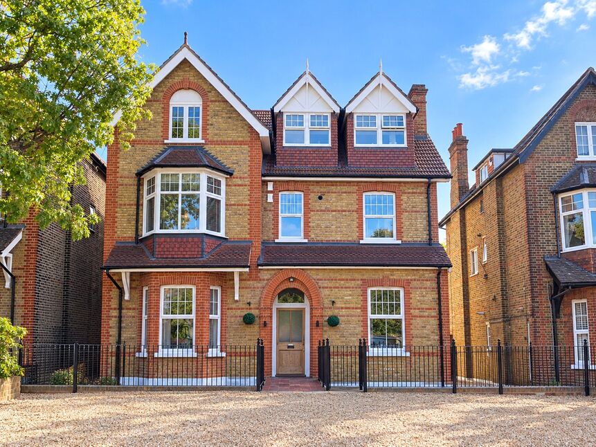 Flat Hawes Road in Greater London