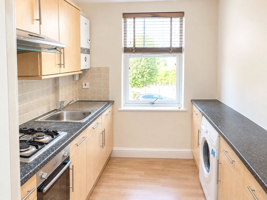 Flat Hawes Road in Greater London