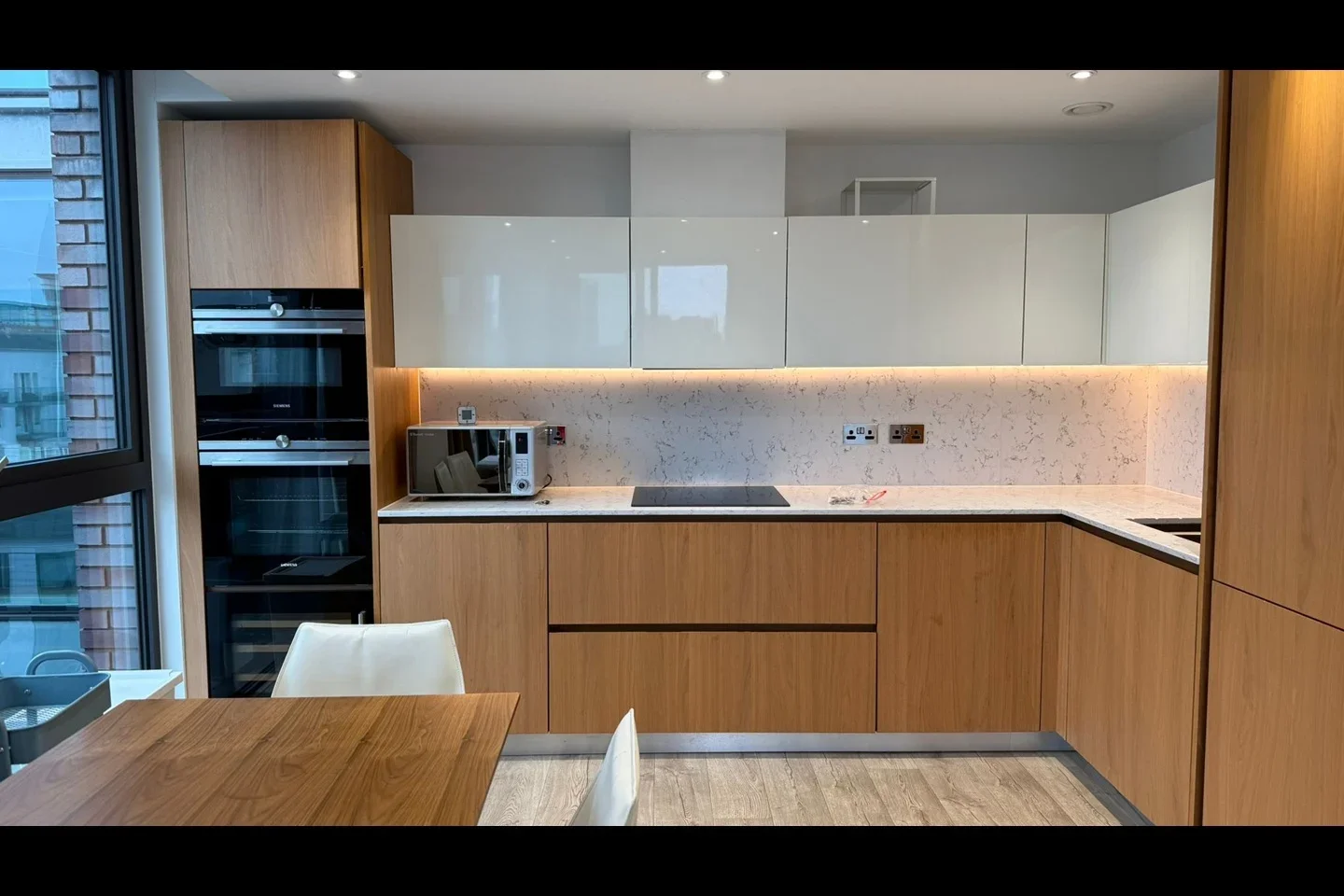 Flat Piazza Walk in Greater London