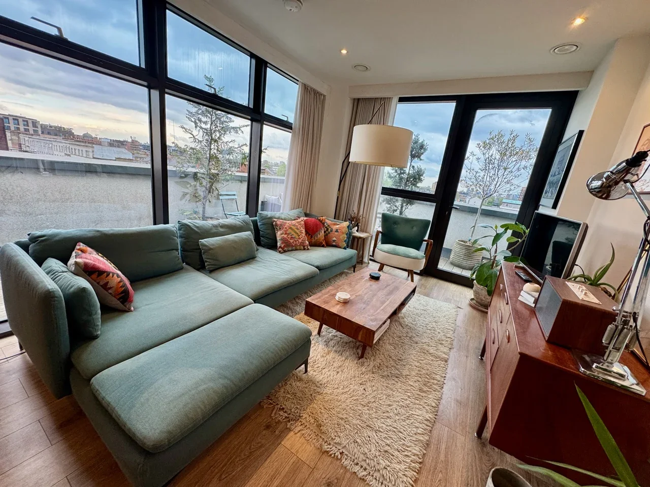Flat Kingsland High Street in Greater London