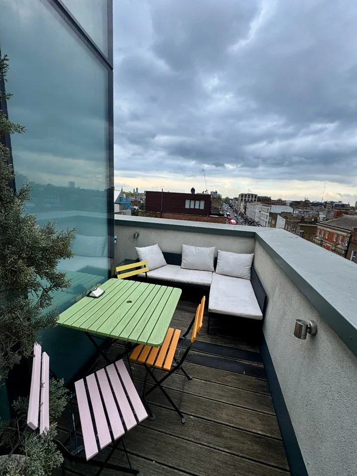 Flat Kingsland High Street in Greater London