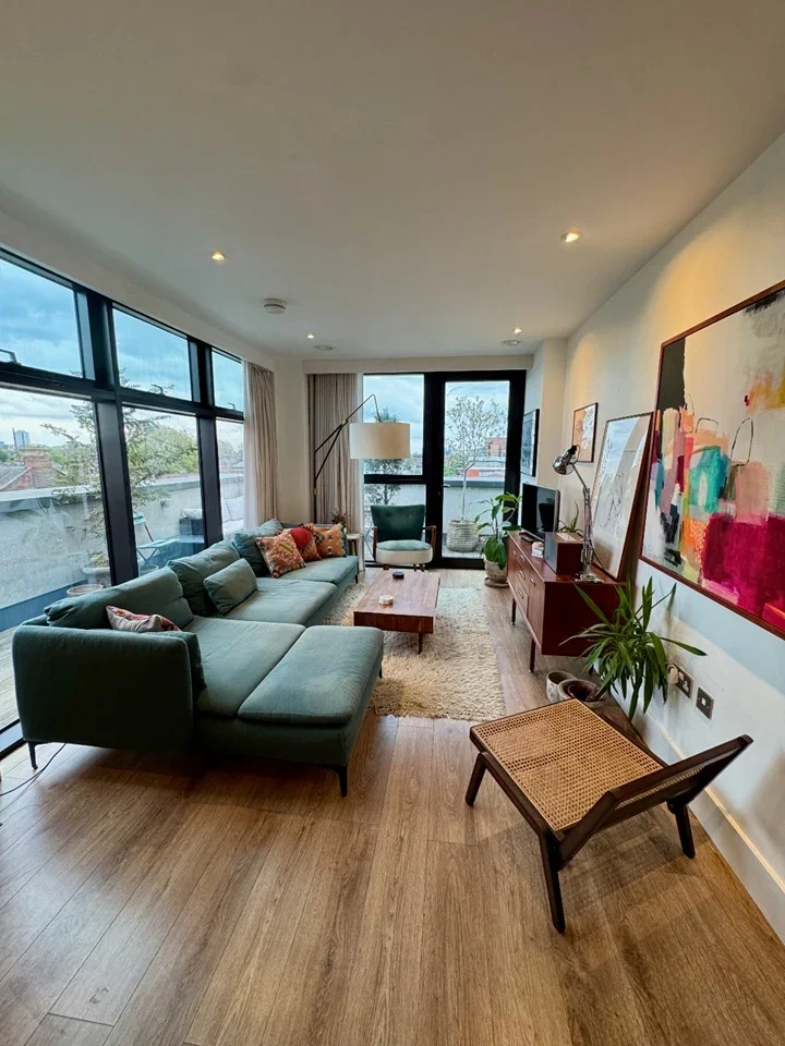 Flat Kingsland High Street in Greater London