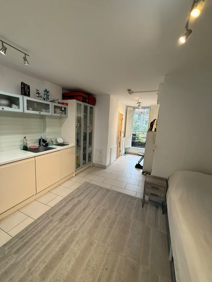 Flat Greenland Place in Greater London