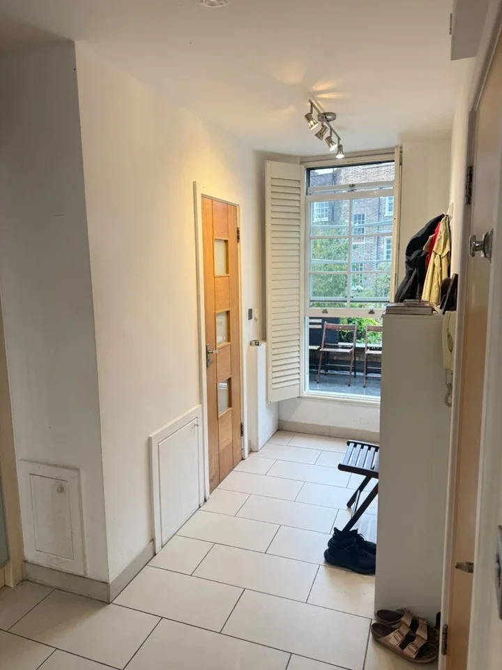 Flat Greenland Place in Greater London