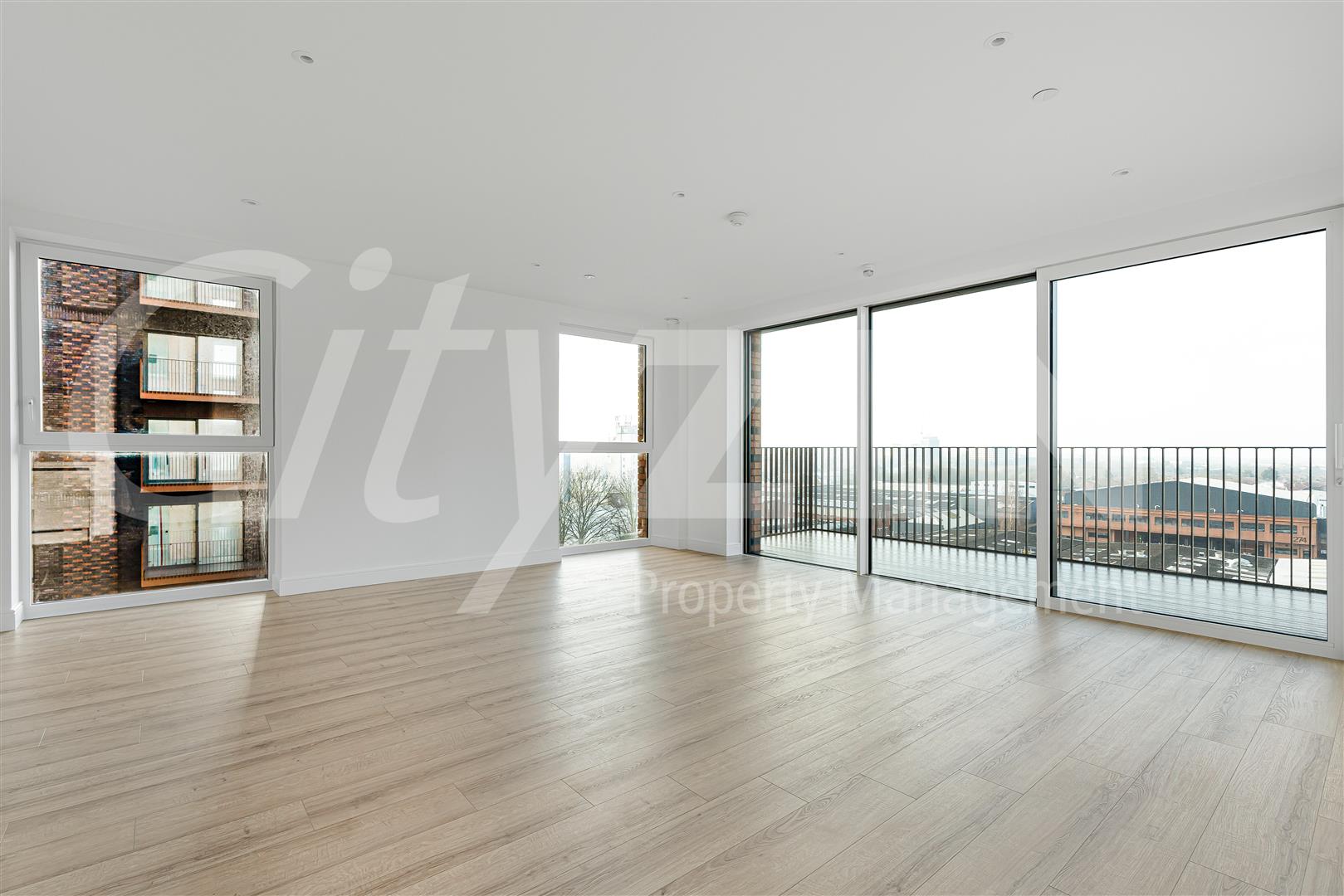 Flat Beresford Avenue in Greater London