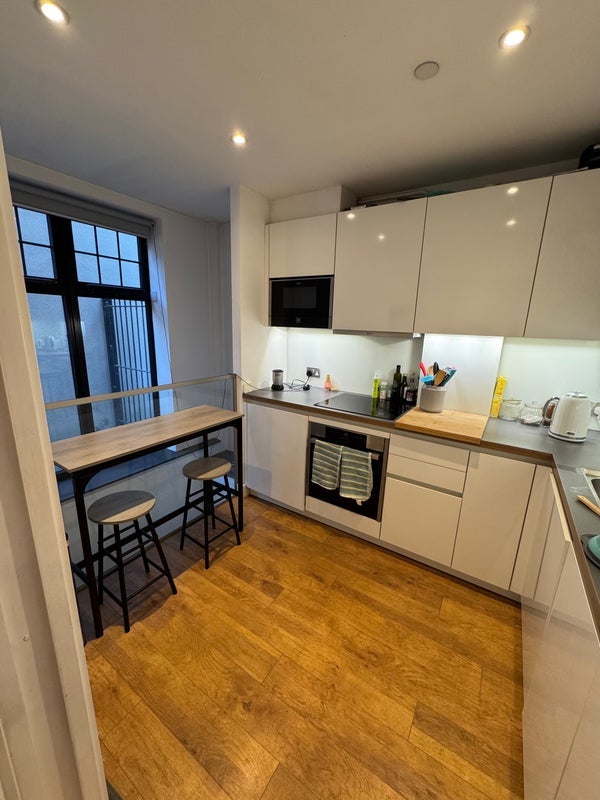 Room Sadley Place in Greater London