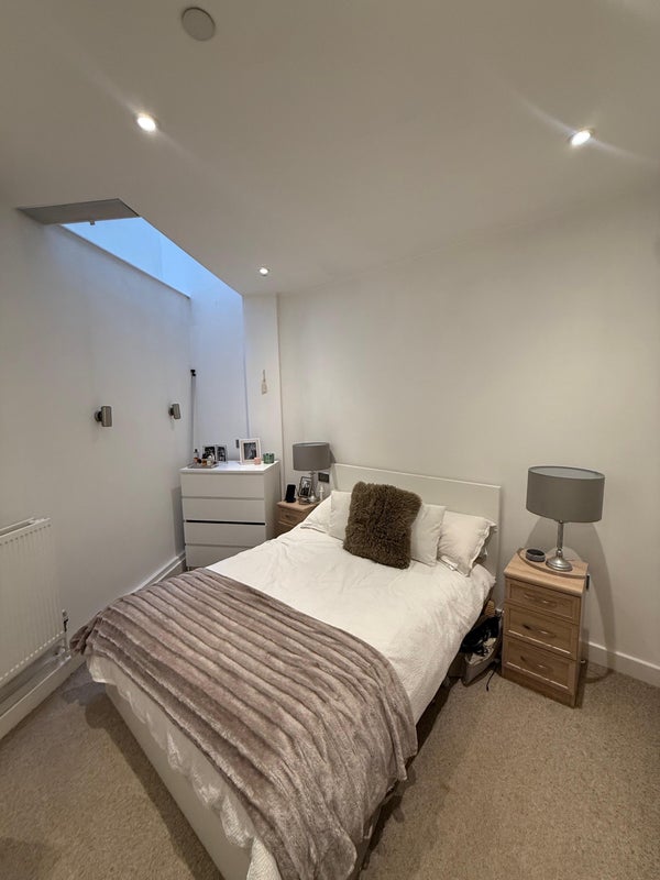Room Sadley Place in Greater London