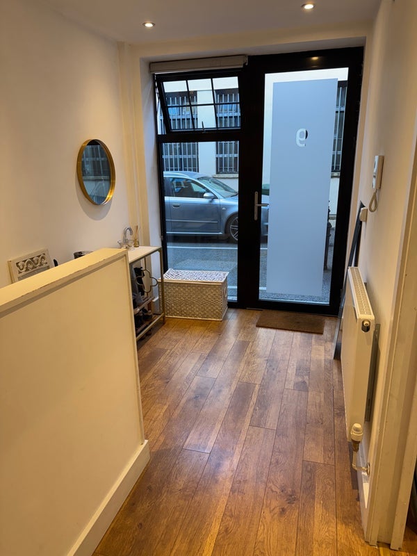 Room Sadley Place in Greater London