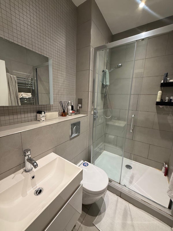 Room Sadley Place in Greater London