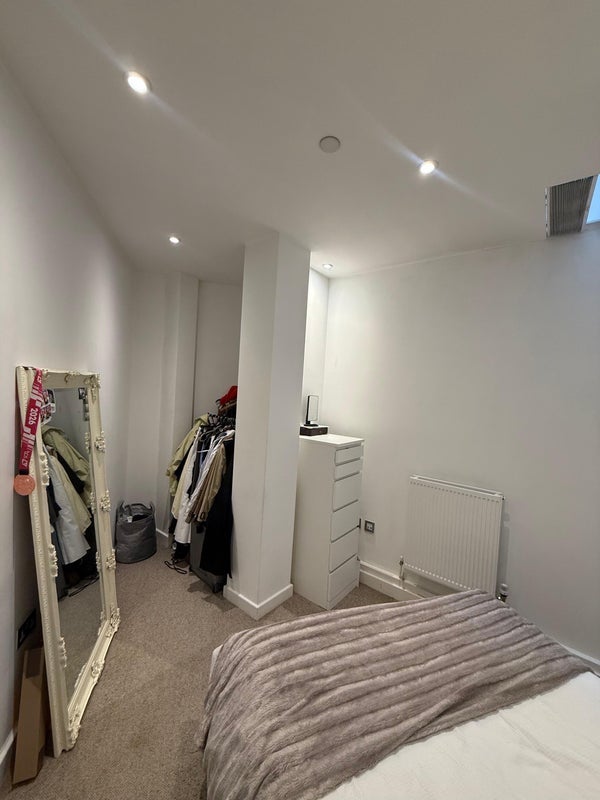 Room Sadley Place in Greater London