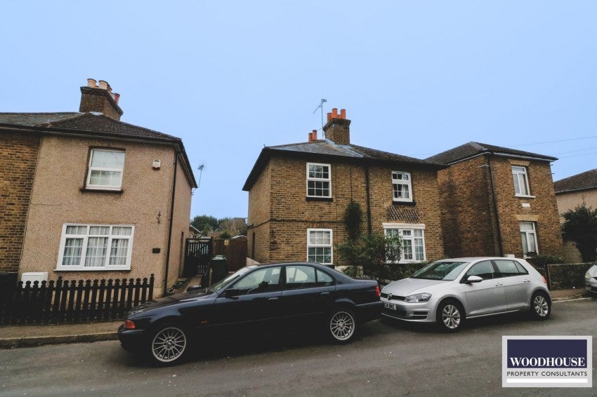 House Gaywood Avenue in Cheshunt