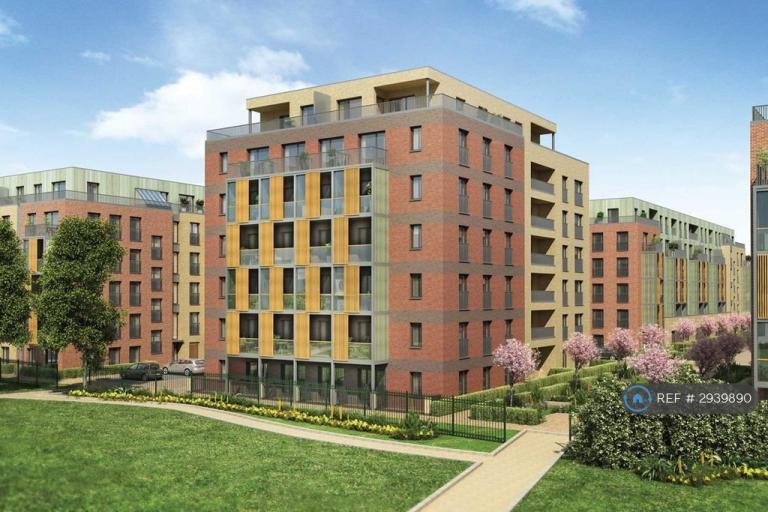 Flat Oldchurch Road in Greater London