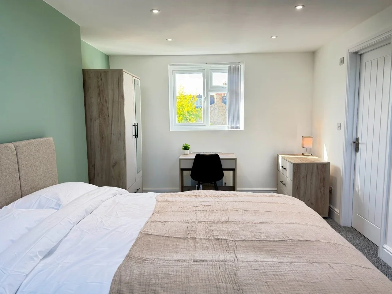 Room Durnsford Road in Greater London