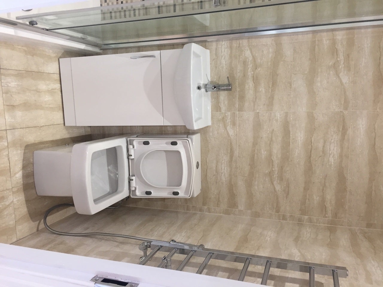 Room Orchard Avenue in Greater London