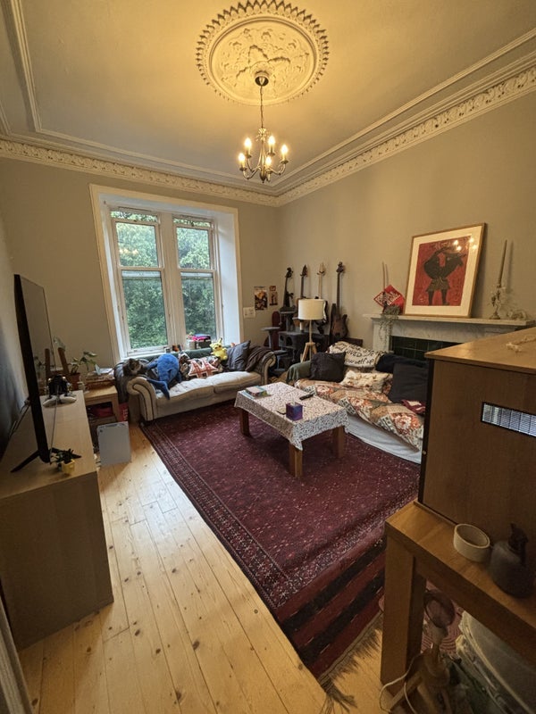 Room Clouston Street in Glasgow
