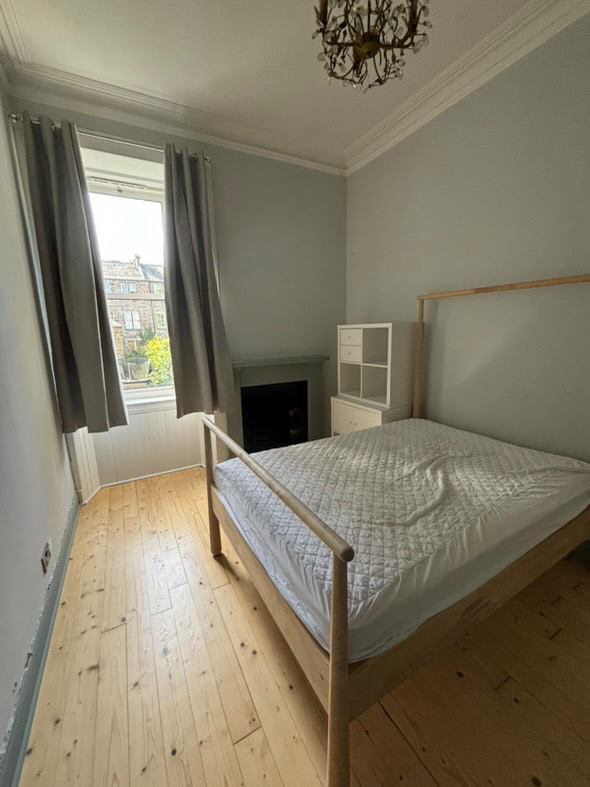 Room Clouston Street in Glasgow