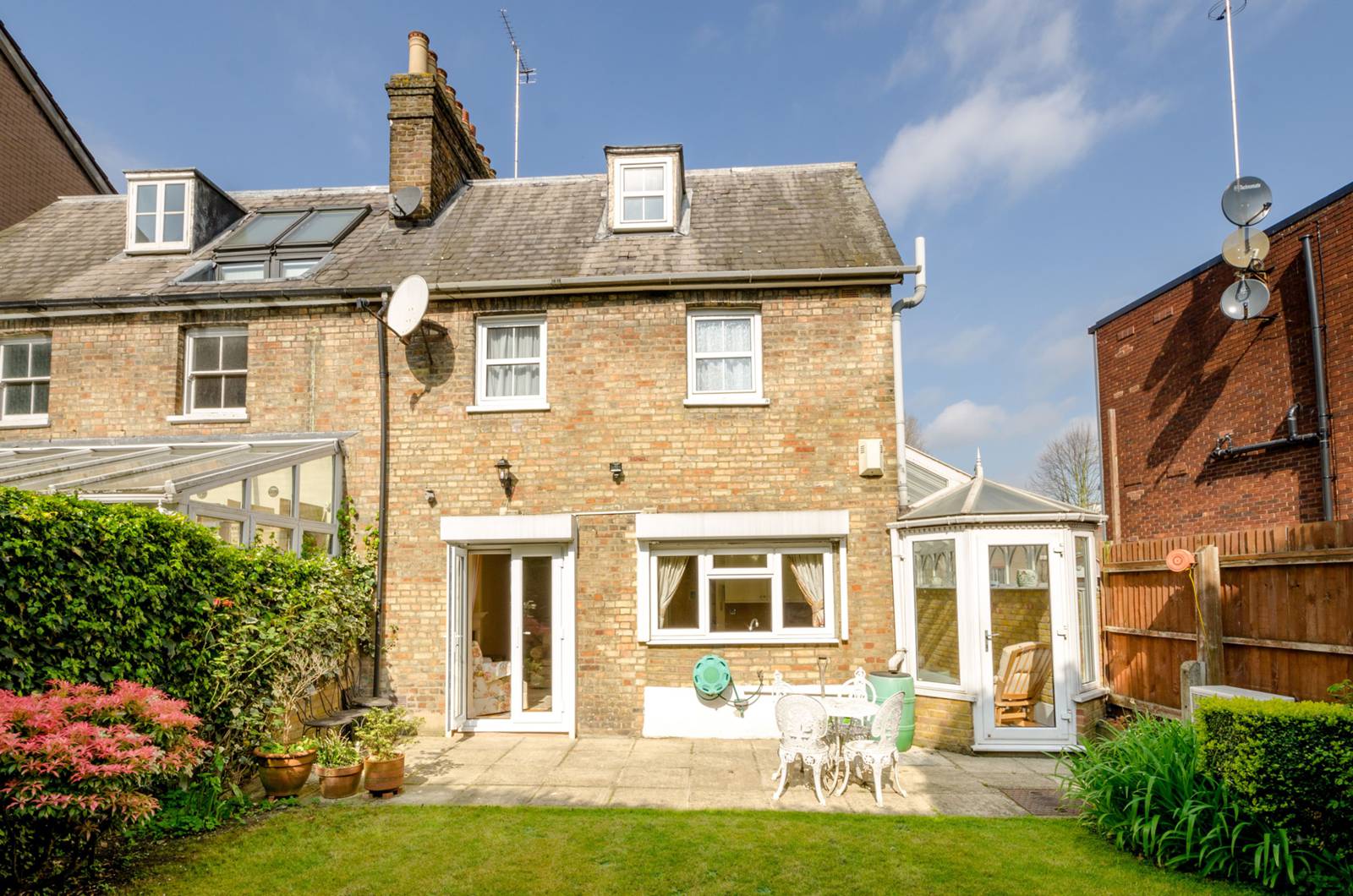 House Highfield Road in Greater London