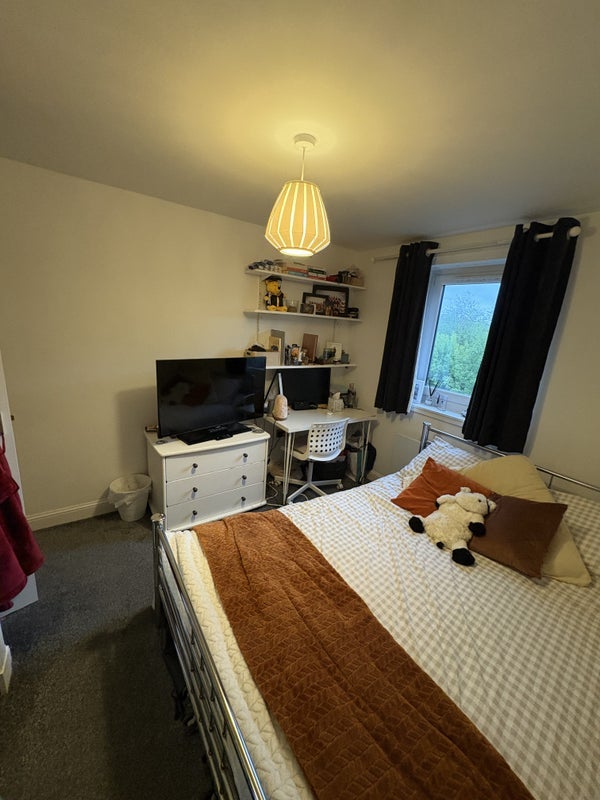 Room Parsonage Square in Glasgow