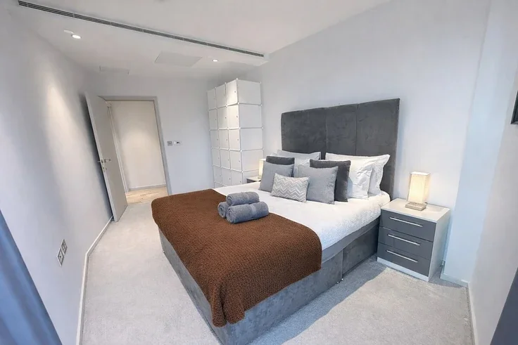 Flat St. Pancras Way in Greater London