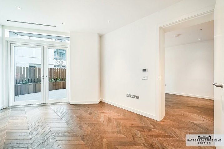 Flat Prospect Way in Greater London