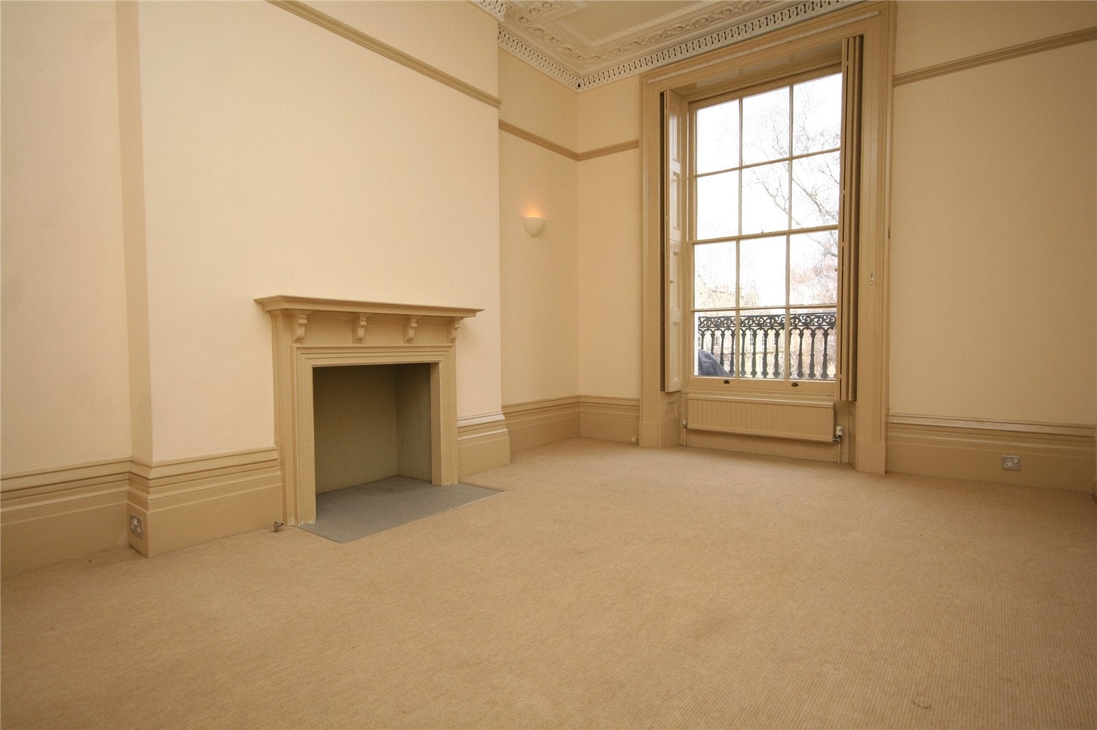 Flat Clarence Square in Cheltenham