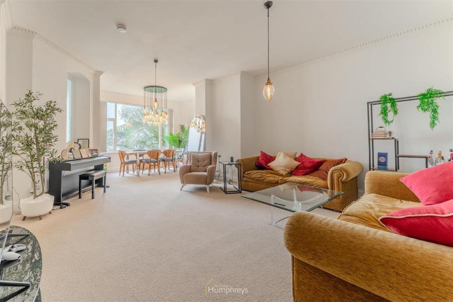 Flat Durley Gardens in Bournemouth