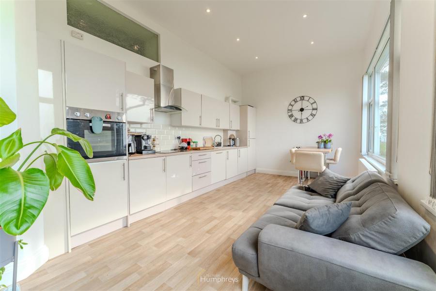 Flat Durley Gardens in Bournemouth