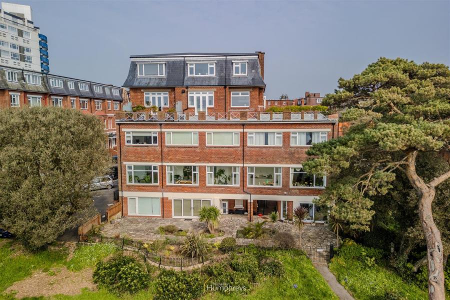 Flat Durley Gardens in Bournemouth