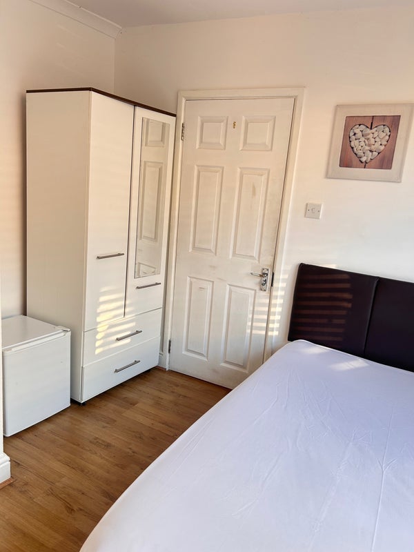 Room Alma Road in Windsor