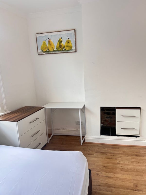 Room Alma Road in Windsor