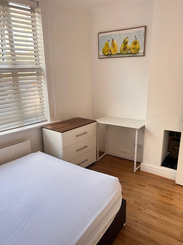 Room Alma Road in Windsor