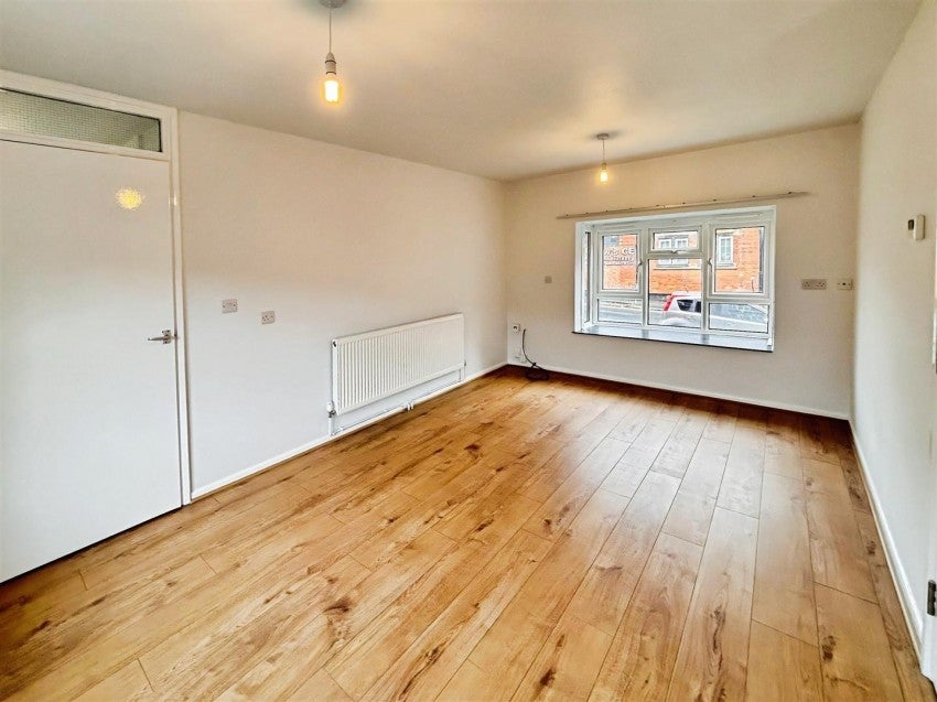 Flat Grafton Street in Kettering