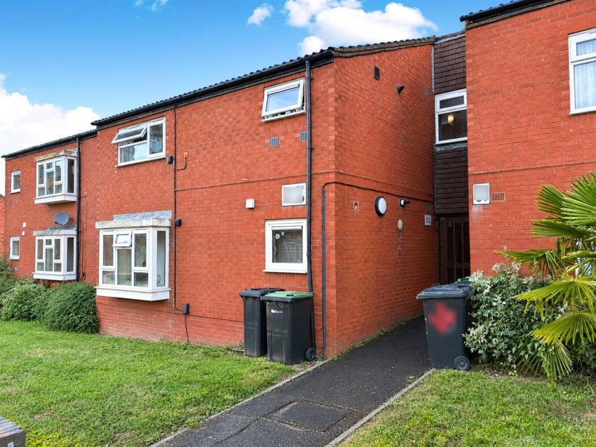 Flat Grafton Street in Kettering