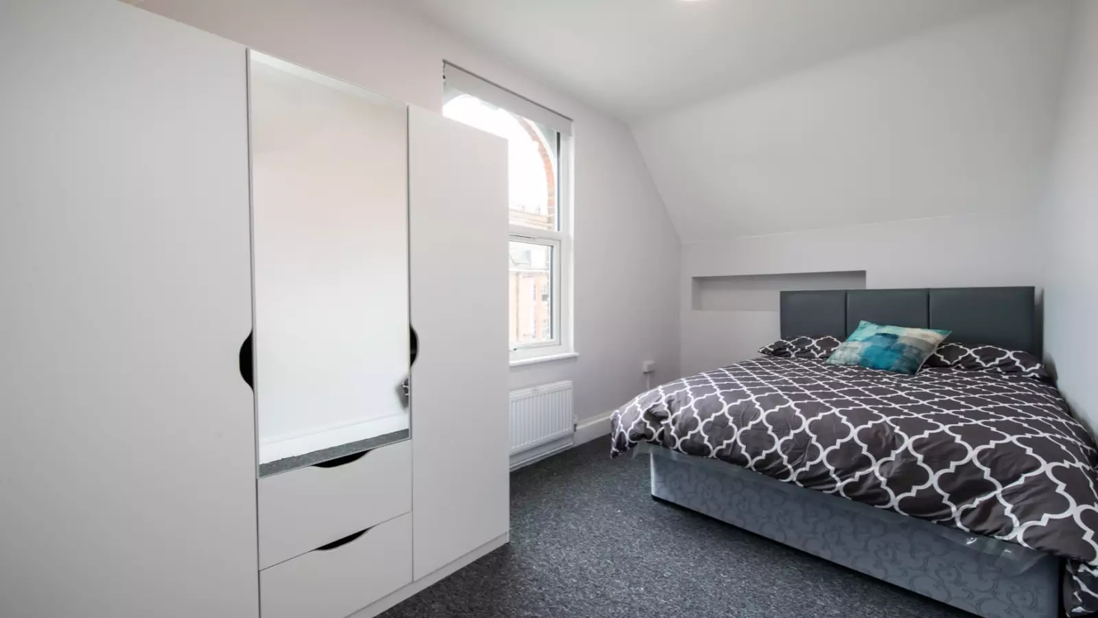 Room South Park Road in Greater London