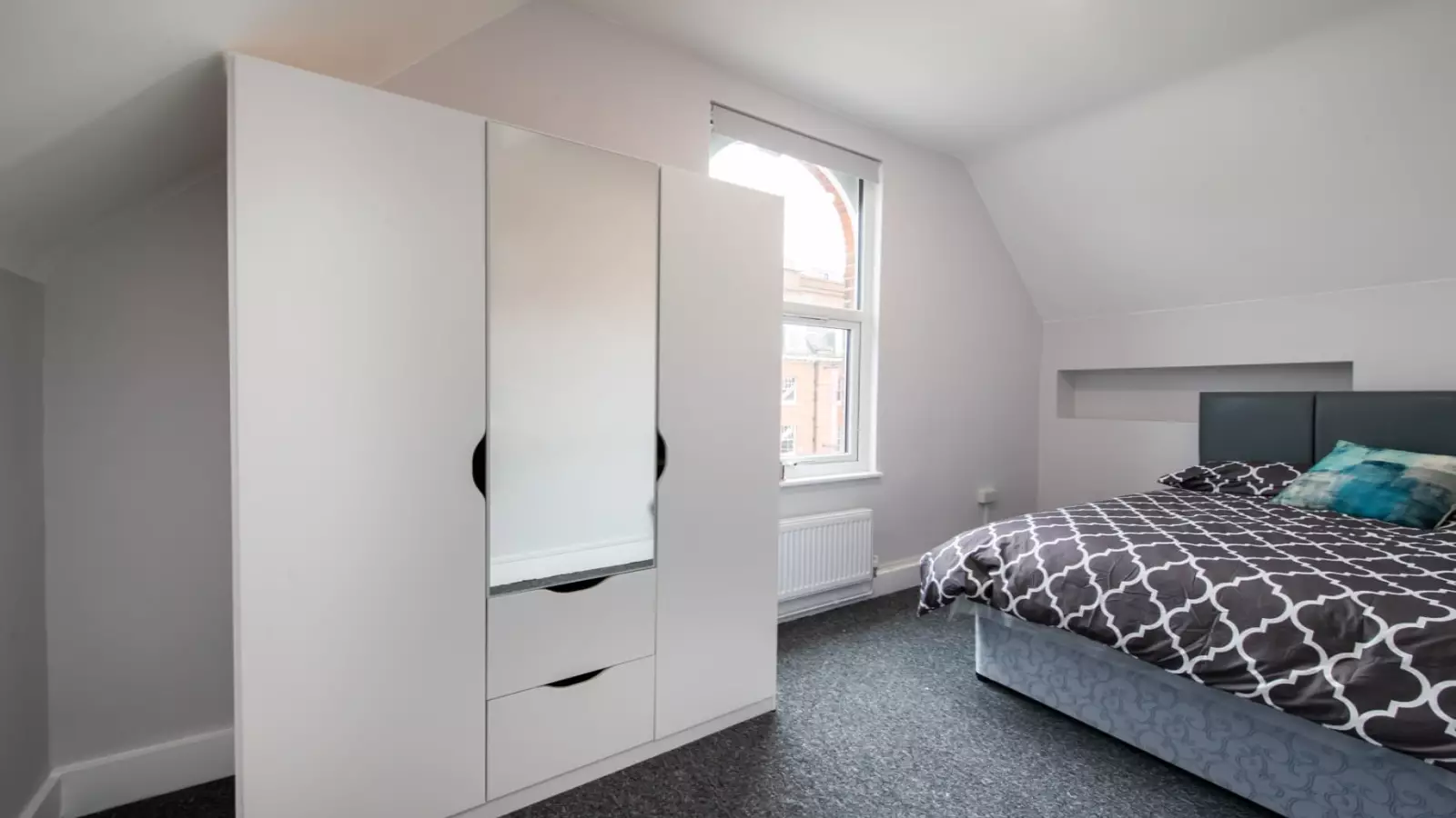Room South Park Road in Greater London