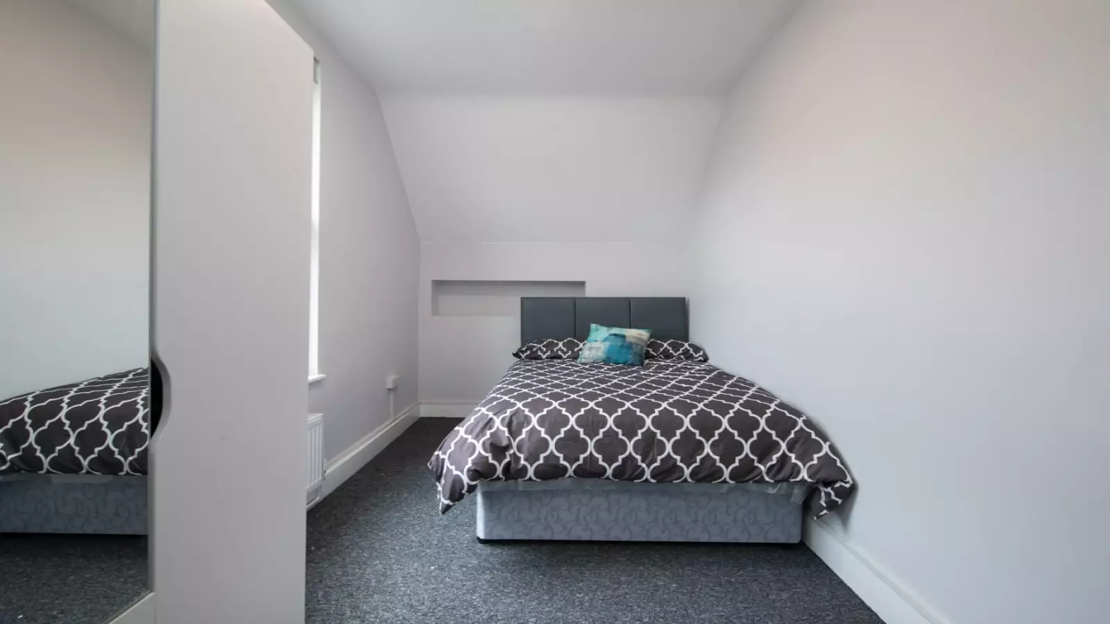 Room South Park Road in Greater London