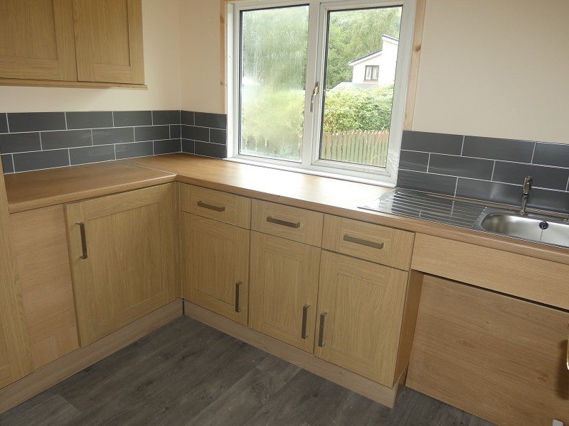 House Ynys Fach Avenue in Resolven