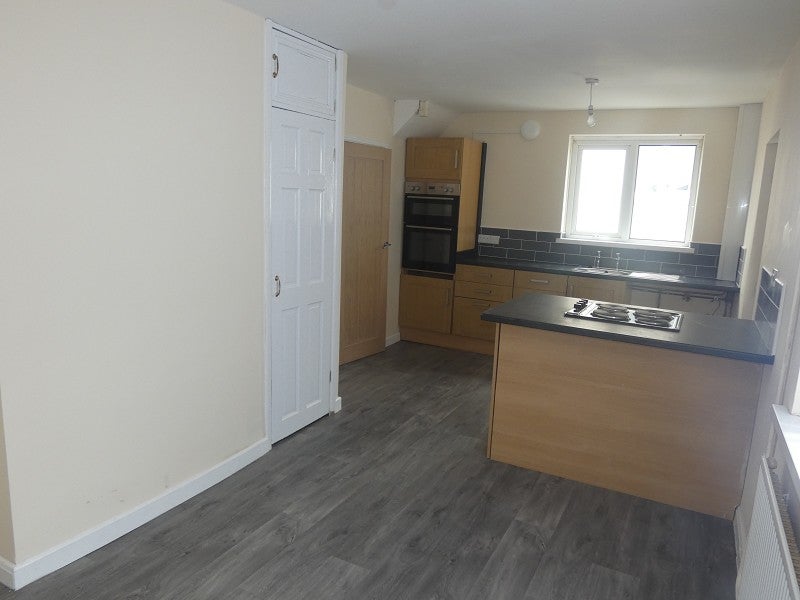House Ynys Fach Avenue in Resolven