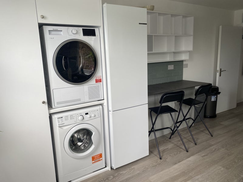 Room Merton Road in Greater London