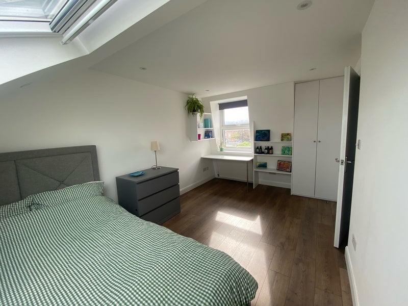 Room Merton Road in Greater London