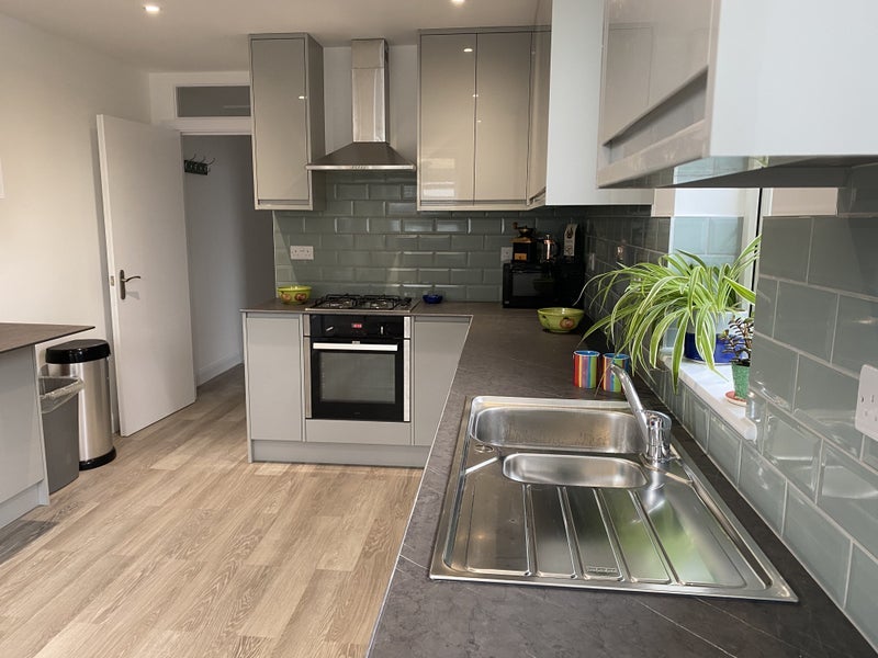 Room Merton Road in Greater London