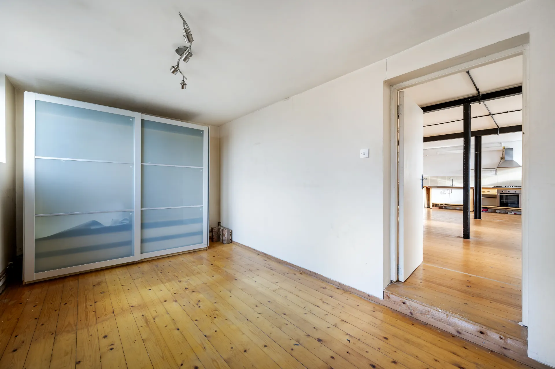 Flat Albert Avenue in Greater London