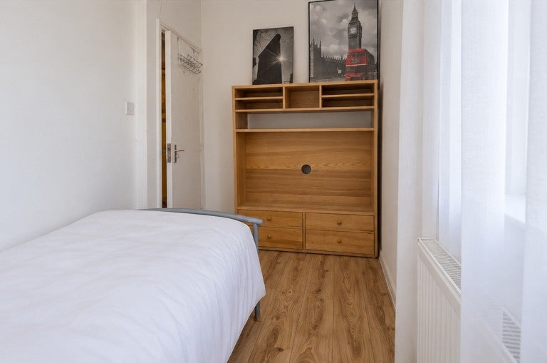 Room Salusbury Road in Greater London