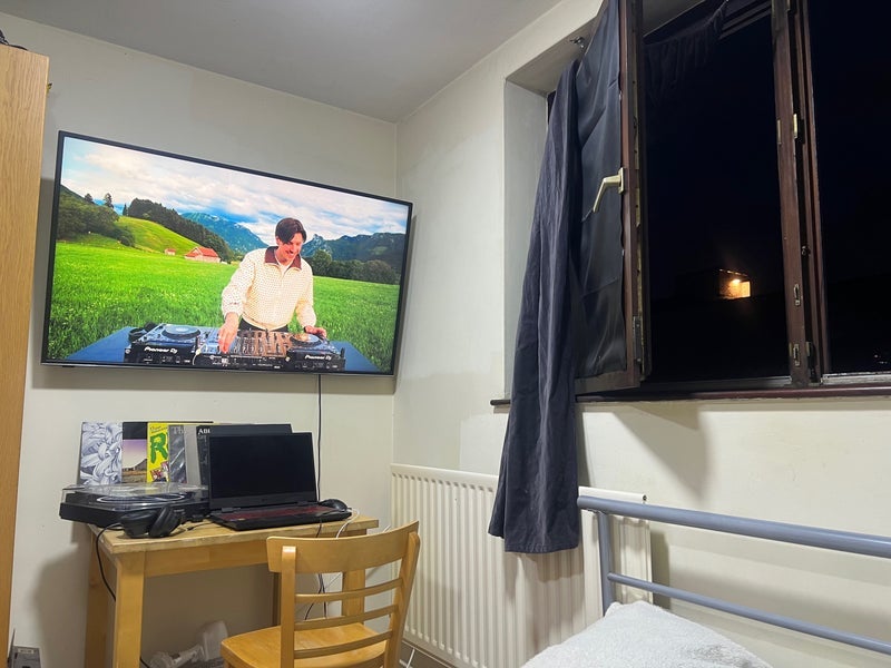 Room Bush Road in Greater London