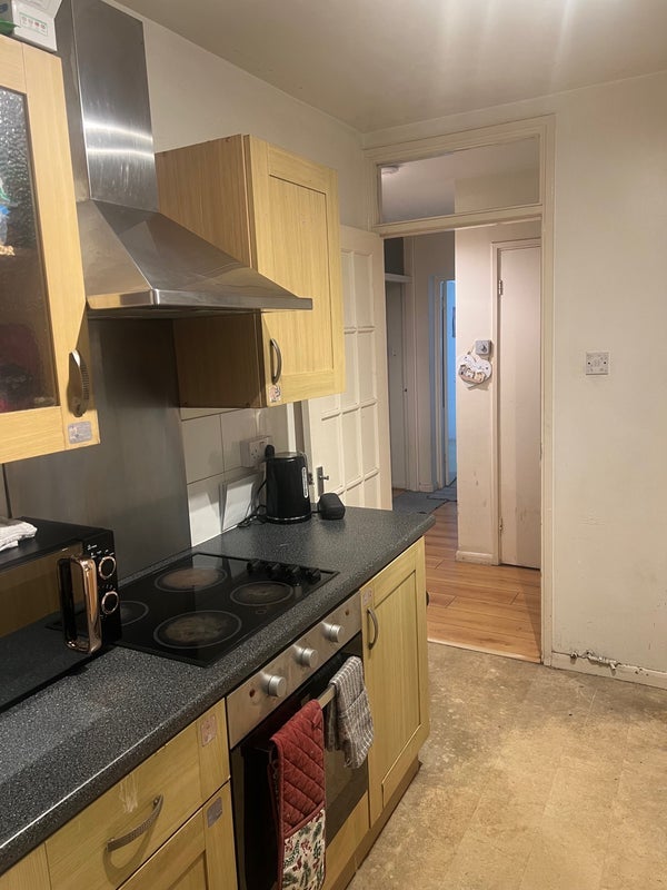 Room Bush Road in Greater London