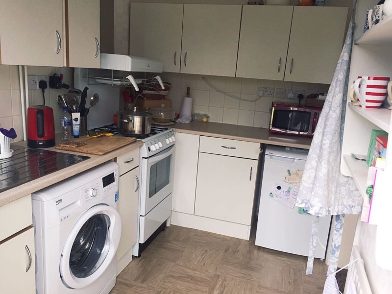 Room Emscote Road in Coventry