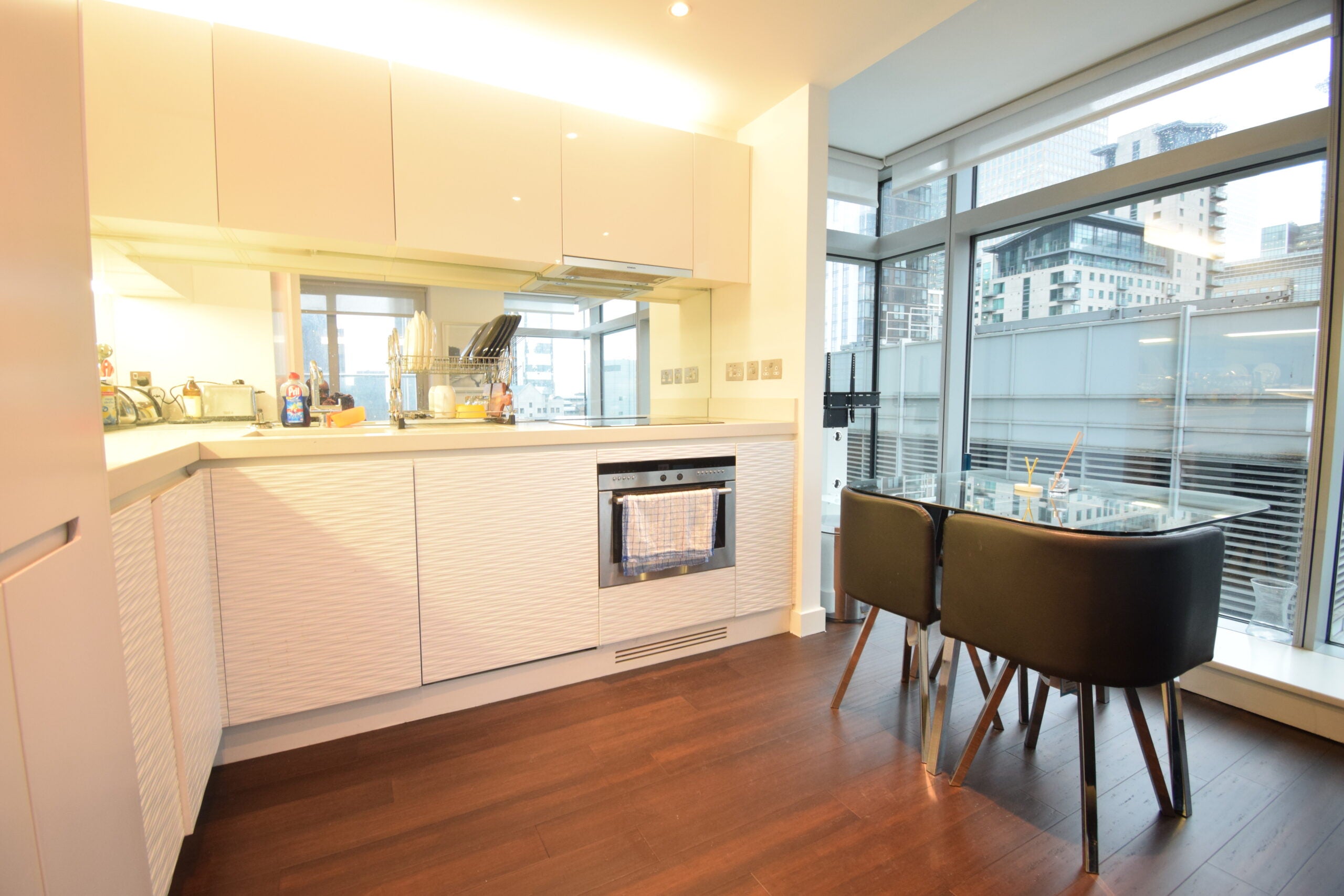 Flat Pan Peninsula Square in Greater London