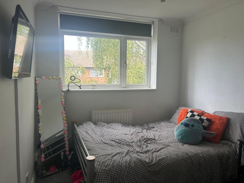 Room Crescent Lane in Greater London