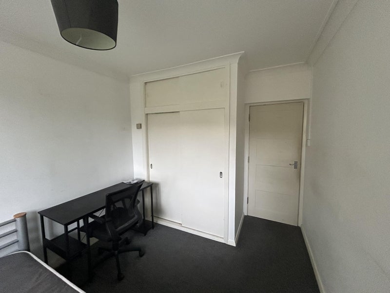 Room Crescent Lane in Greater London