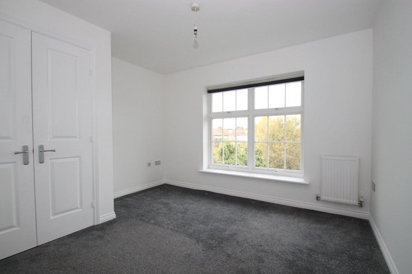 Flat Benrek Close in Greater London